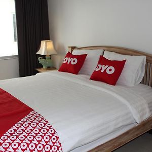 Oyo 75409 Premium The Family Hotel